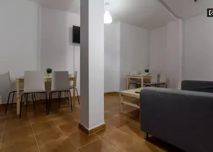 Habitación amueblada en el apartamento, Ciutat Vella en Valencia
