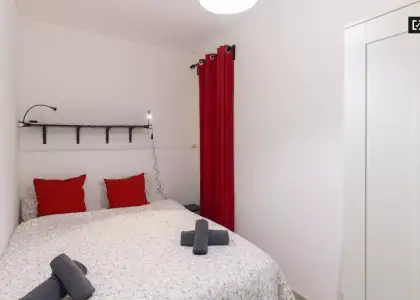 Habitación en piso compartido de 3 dormitorios en alquiler en Santa Eulàlia, con todos los gastos incluidos en Barcelona