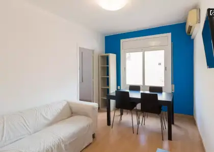 Habitación en piso compartido de 3 habitaciones en alquiler en Santa Eulália en Barcelona