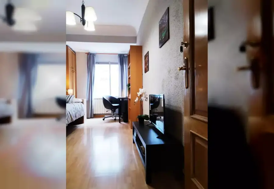 Habitación en piso compartido de 4 habitaciones en Zaragoza, ideal para profesionales y estudiantes. en Zaragoza