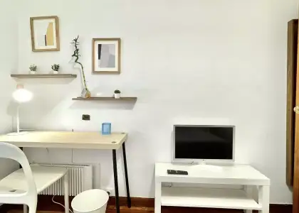Habitación en piso compartido de 5 dormitorios en alquiler en Castaños, con todos los gastos incluidos en Bilbao