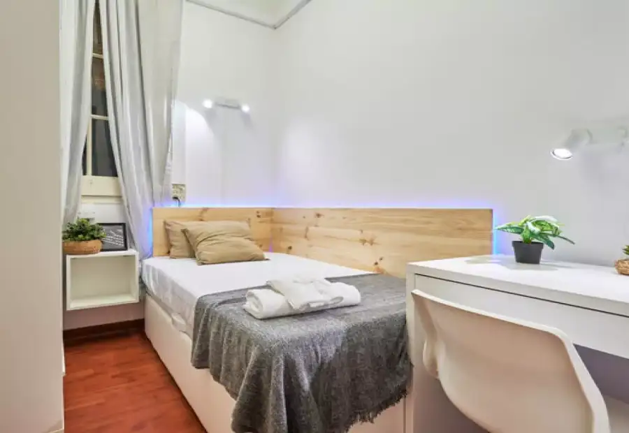 Habitación en piso compartido de 5 habitaciones en alquiler en El Fort Pienc, solo para profesionales. en Barcelona