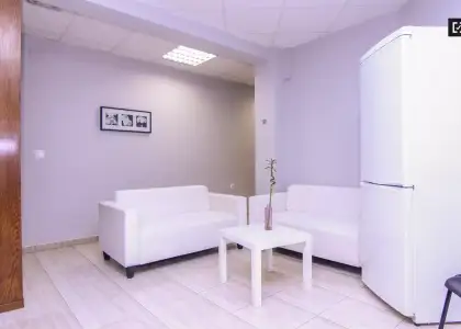 Habitación en piso compartido de 6 habitaciones en Sant Francesc, gastos incluidos, solo para profesionales y estudiantes. en Valencia