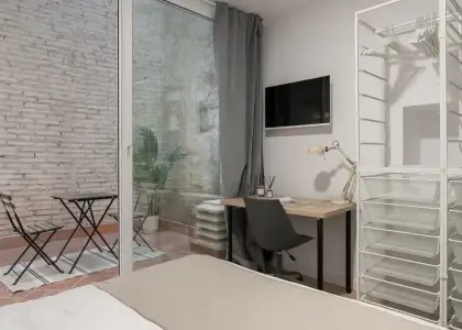 Habitación en un piso compartido de 15 habitaciones en alquiler en El Raval. en Barcelona