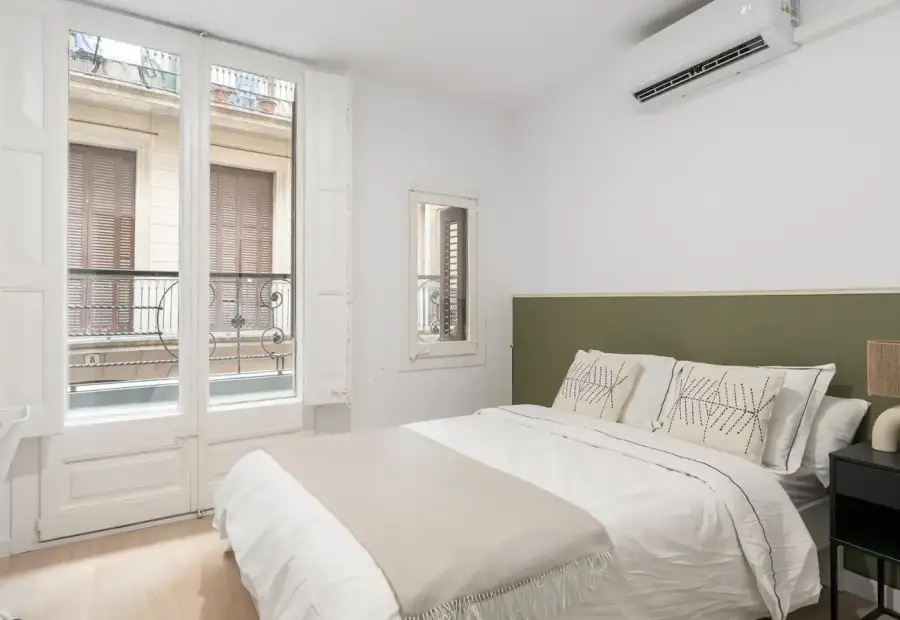 Habitación en un piso compartido de 15 habitaciones en alquiler en El Raval. en Barcelona