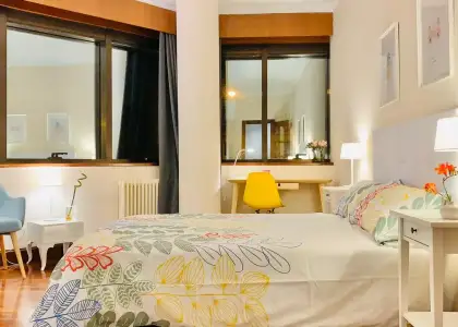 Habitación en un piso compartido de 4 habitaciones en alquiler en Indautxu, todos los gastos incluidos. en Bilbao