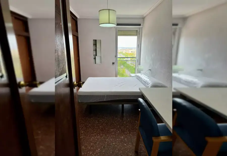 Habitación en un piso compartido de 5 habitaciones en Murcia, con algunos gastos incluidos. en Murcia