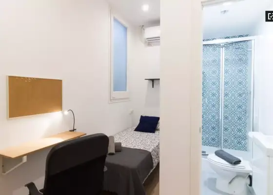 Habitación en un piso compartido de 7 dormitorios en alquiler en Sants, gastos incluidos. en Barcelona