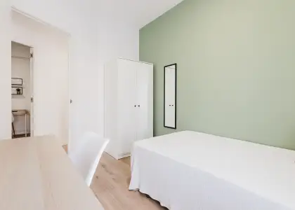 Se alquila habitación en piso compartido de 4 habitaciones en La Malva-Rosa en Valencia