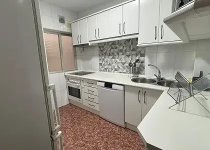 Se alquila habitación en piso compartido de 5 habitaciones en Camino de Ronda en Granada