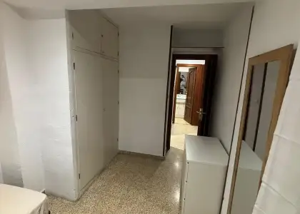 Se alquila habitación en piso compartido de 5 habitaciones en Camino de Ronda en Granada