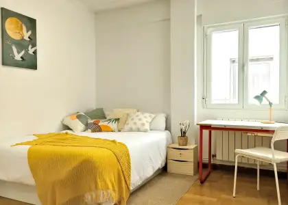 Se alquila habitación en piso compartido de 5 habitaciones en Milagrosa-Arrosadia en Pamplona