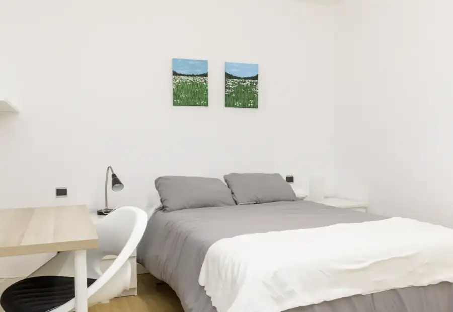 Se alquila habitación en piso compartido de 5 habitaciones en Zaragoza, todos los gastos incluidos. en Zaragoza