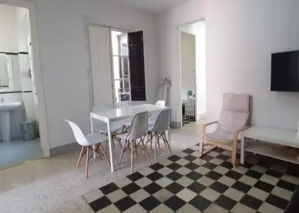 Se alquila habitación en piso compartido de 6 habitaciones en Centro-Sagrario en Granada